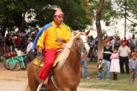 Miércoles 8 de agosto del 2012. Chiapa de Corzo. El recorrido de los Alférez y Naguarez se lleva realiza por jinetes que visten a la usanza chiapaneca durante el cierre de las festividades de Santo Domingo esta tarde en el antiguo camposanto de esta comun