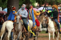 Miércoles 8 de agosto del 2012. Chiapa de Corzo. El recorrido de los Alférez y Naguarez se lleva realiza por jinetes que visten a la usanza chiapaneca durante el cierre de las festividades de Santo Domingo esta tarde en el antiguo camposanto de esta comun Miércoles 8 de agosto del 2012. Chiapa de Corzo. El recorrido de los Alférez y Naguarez se lleva realiza por jinetes que visten a la usanza chiapaneca durante el cierre de las festividades de Santo Domingo esta tarde en el antiguo camposanto de esta comun