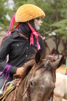 Miércoles 8 de agosto del 2012. Chiapa de Corzo. El recorrido de los Alférez y Naguarez se lleva realiza por jinetes que visten a la usanza chiapaneca durante el cierre de las festividades de Santo Domingo esta tarde en el antiguo camposanto de esta comun