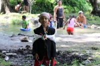 Domingo 6 de agosto del 2017. Los pobladores de lugar conocido como La Laguna en la comunidad Monte Cristo reciben esta mañana las imágenes de las VÃrgenes de Copoya quienes son veneradas a unos metros de una vertiente de agua. Los danzantes realizan un r Domingo 6 de agosto del 2017. Los pobladores de lugar conocido como La Laguna en la comunidad Monte Cristo reciben esta mañana las imágenes de las VÃrgenes de Copoya quienes son veneradas a unos metros de una vertiente de agua. Los danzantes realizan un r