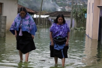 Jueves30 de septiembre. Habitantes de la comunidad Navenchauc del municipio Zinacantán en Los Altos del estado de Chiapas, continúan sufriendo la inundación que cubre parte de este poblado de la etnia tsotsil. Jueves30 de septiembre. Habitantes de la comunidad Navenchauc del municipio Zinacantán en Los Altos del estado de Chiapas, continúan sufriendo la inundación que cubre parte de este poblado de la etnia tsotsil.