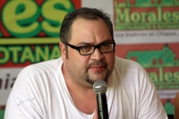 Martes 4 de septiembre del 2012. Tuxtla Gutiérrez, Chiapas. El comediante Lalo Manzano acomaña al grupo de chiapanecos que presentan esta noche los servicios empresariales y de marca en un conocido centro botanero.