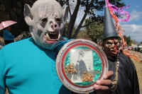 Sábado 10 de febrero del 2018. Comitan de Domí­nguez. Romerí­a de San Caralampio. Durante la Salidas de Flores y Velas durante las fiestas patronales de la Ciudad de las Flores, las manifestaciones sincréticas conviven de la mano encontrándose las comp