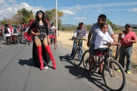 Sábado 10 de febrero del 2018. Comitan de Domí­nguez. Romerí­a de San Caralampio. Durante la Salidas de Flores y Velas durante las fiestas patronales de la Ciudad de las Flores, las manifestaciones sincréticas conviven de la mano encontrándose las comp