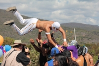 Sábado 10 de febrero del 2018. Comitan de Domí­nguez. Romerí­a de San Caralampio. Durante la Salidas de Flores y Velas durante las fiestas patronales de la Ciudad de las Flores, las manifestaciones sincréticas conviven de la mano encontrándose las comp