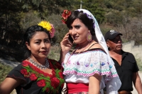 Sábado 10 de febrero del 2018. Comitan de DomÃÂnguez. RomerÃÂa de San Caralampio. Durante la Salidas de Flores y Velas durante las fiestas patronales de la Ciudad de las Flores, las manifestaciones sincréticas conviven de la mano encontrándose las comp Sábado 10 de febrero del 2018. Comitan de DomÃÂnguez. RomerÃÂa de San Caralampio. Durante la Salidas de Flores y Velas durante las fiestas patronales de la Ciudad de las Flores, las manifestaciones sincréticas conviven de la mano encontrándose las comp