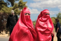 Sábado 10 de febrero del 2018. Comitan de DomÃÂnguez. RomerÃÂa de San Caralampio. Durante la Salidas de Flores y Velas durante las fiestas patronales de la Ciudad de las Flores, las manifestaciones sincréticas conviven de la mano encontrándose las comp Sábado 10 de febrero del 2018. Comitan de DomÃÂnguez. RomerÃÂa de San Caralampio. Durante la Salidas de Flores y Velas durante las fiestas patronales de la Ciudad de las Flores, las manifestaciones sincréticas conviven de la mano encontrándose las comp