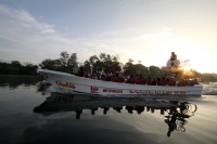 Lunes 12 de diciembre del 2016. Chiapa de Corzo. Los lancheros de los servicios turísticos del malecón de la ciudad de Chiapa de Corzo, realizan la peregrinación de lanchas en las aguas del rio Grijalva hacia la formación rocosa llamada la Cueva de Colore