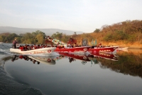 Lunes 12 de diciembre del 2016. Chiapa de Corzo. Los lancheros de los servicios turísticos del malecón de la ciudad de Chiapa de Corzo, realizan la peregrinación de lanchas en las aguas del rio Grijalva hacia la formación rocosa llamada la Cueva de Colore