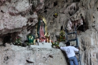 Lunes 12 de diciembre del 2016. Chiapa de Corzo. Los lancheros de los servicios turísticos del malecón de la ciudad de Chiapa de Corzo, realizan la peregrinación de lanchas en las aguas del rio Grijalva hacia la formación rocosa llamada la Cueva de Colore