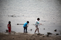 20231122. Chiapa de Corzo. Niveles bajos del rio Grijalva en el Malecón Turístico.