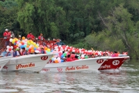 Jueves 12 de diciembre del 2013. Chiapa de corzo. Los lancheros turísticos de la Ribera del Grijalva realizan esta madrugada la 25ª peregrinación dentro de las aguas del Cañón del Sumidero.