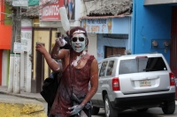 Martes 4 de marzo del 2014. San Fernando, Chiapas. Las Pebles son grupos de jóvenes que irrumpen con las festividades del Carnaval Zoque en la comunidad San Fernando, armados con bolsas de pintura, botellas de agua encalada y huevos convierten esta locali