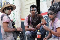 Martes 4 de marzo del 2014. San Fernando, Chiapas. Las Pebles son grupos de jóvenes que irrumpen con las festividades del Carnaval Zoque en la comunidad San Fernando, armados con bolsas de pintura, botellas de agua encalada y huevos convierten esta locali