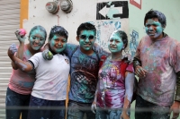 Martes 4 de marzo del 2014. San Fernando, Chiapas. Las Pebles son grupos de jóvenes que irrumpen con las festividades del Carnaval Zoque en la comunidad San Fernando, armados con bolsas de pintura, botellas de agua encalada y huevos convierten esta locali