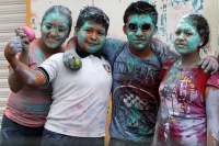 Martes 4 de marzo del 2014. San Fernando, Chiapas. Las Pebles son grupos de jóvenes que irrumpen con las festividades del Carnaval Zoque en la comunidad San Fernando, armados con bolsas de pintura, botellas de agua encalada y huevos convierten esta locali