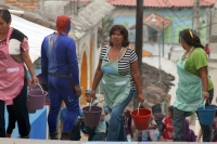 Martes 4 de marzo del 2014. San Fernando, Chiapas. Las Pebles son grupos de jóvenes que irrumpen con las festividades del Carnaval Zoque en la comunidad San Fernando, armados con bolsas de pintura, botellas de agua encalada y huevos convierten esta locali Martes 4 de marzo del 2014. San Fernando, Chiapas. Las Pebles son grupos de jóvenes que irrumpen con las festividades del Carnaval Zoque en la comunidad San Fernando, armados con bolsas de pintura, botellas de agua encalada y huevos convierten esta locali