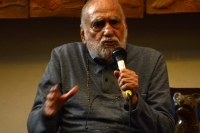 Miércoles 9 de agosto del 2017. Tuxtla Gutiérrez. Oscar Oliva, poeta y escritor presenta esta tarde su nuevo libro Lascas donde reúne el aliento de la poesía universal en su propia voz y letras.