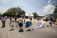 Jueves 27 de julio del 0217. Tuxtla Gutiérrez. Colonos de Los Pájaros obligan a las autoridades municipales a concluir las obras de alcantarillado y pavimentación del ayuntamiento tuxtleco por los problemas sanitarios que ocasionan las obras inconclusas e