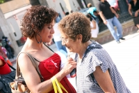 Martes 14 de febrero del 2012. Comunidad lésbico-gay se manifiesta en el día del amor. Tuxtla Gutiérrez, Chiapas. La comunidad homosexual de la ciudad se reúne en la entrada del edificio del congreso local para repartir besos y sonrisas llamando a la equi