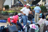 Viernes 22 de Noviembre del 2013. Tuxtla Gutiérrez. Esta mañana continua el levantón del plantón del movimiento magisterial mientras que el ayuntamiento de Tuxtla realiza el operativo de limpieza del primer cuadro de la ciudad.