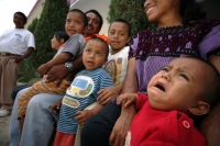 Jueves 14 de octubre. El grupo de 15 indígenas tsotsiles involucrados en el caso Acteal y  liberados la tarde de ayer del penal El Amate se encuentran en la ciudad de Tuxtla Gutiérrez donde se reúnen con sus familias y esperaran ser reubicados a comunidad