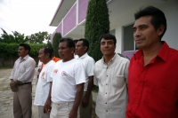 Jueves 14 de octubre. El grupo de 15 indígenas tsotsiles involucrados en el caso Acteal y  liberados la tarde de ayer del penal El Amate se encuentran en la ciudad de Tuxtla Gutiérrez donde se reúnen con sus familias y esperaran ser reubicados a comunidad