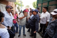 Una veintena de colonos defraudados por lideres de la Federación de Trabajadores “Sindicalismo Nuevo” F.T.S.N. intentan detener a los dirigentes quienes no les entregan predios para habitar después de que han sido cobrados y vendidos hace tres años en las