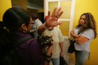 Una veintena de colonos defraudados por lideres de la Federación de Trabajadores “Sindicalismo Nuevo” F.T.S.N. intentan detener a los dirigentes quienes no les entregan predios para habitar después de que han sido cobrados y vendidos hace tres años en las