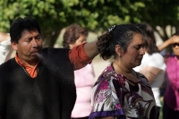 Médicos tradicionales de los altos de Chiapas realizan “limpias “ curativas a las personas que participan en las celebraciones del Día Mundial de las Mujeres.