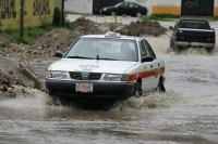 Lluvia en San Cristóbal y Tuxtla.  Las ciudades de San Cristóbal de las Casas han presentado algunos encharcamientos menores durante las lluvias de los días pasados debido al estado en que se encuentran las vialidades de estas ciudades.   La ciudad de San