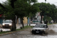 Viernes 14 de julio del 2017. Tuxtla Gutiérrez. Encharcamientos en varias vialidades son reportadas en el centro de la capital chiapaneca después de la lluvia de esta tarde.