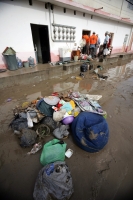 Jueves 19 de agosto. Los trabajos de ayuda y limpieza de las zonas afectadas de la ciudad de Tuxtla Gutiérrez por los encharcamientos ocasionados por la intensa lluvia continúan después de este medio día, lo que ha ocasionado que se cierren varias vialida