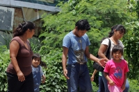 Miércoles 18 de agosto. Trabajadores de obras públicas de la ciudad de Tuxtla Gutiérrez trabajan en la limpieza de calles que resultaron encharcadas por la fuerte lluvia de anoche. El reporte de las autoridades de Protección Civil indican que no ha habido