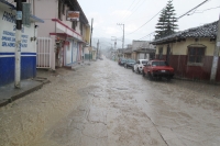 Domingo 13 de marzo. Las constantes lluvias caen en la ciudad de San Cristóbal de las Casas donde las aguas afectan las actividades cotidianas de los pobladores en esta adelantada temporada de precipitaciones pluviales.
