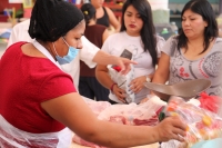 Miércoles 2 de agosto del 2017. Tuxtla Gutiérrez. A pesar de la crisis que afecta la economÃa chiapaneca los mercados se dan tiempo para festejar el dÃa del locatario. Miércoles 2 de agosto del 2017. Tuxtla Gutiérrez. A pesar de la crisis que afecta la economÃa chiapaneca los mercados se dan tiempo para festejar el dÃa del locatario.