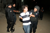 Elementos de la Policía Sectorial y de diferentes corporaciones detienen a 4 sujetos en un domicilio de la colonia Lomas del Oriente después de recibir una llamada de auxilio donde se reportaron disparos en el Bar conocido como El Mangal en las cercanías