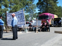 Martes 2 de febrero. San Cristóbal de las Casas. Indígenas tradicionalistas de la comunidad Los Llanos, continúan con el bloqueo carretero entre las ciudades de San Cristóbal de las Casas y Ocosingo a la altura de el crucero de Chanal, donde mantienen ret