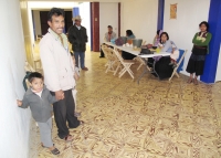Foto/Miradasur. San Cristóbal de Las Casas, Chis. 17 de Marzo. Convertirse en evangélico le cambió la vida al indígena Lucio Gómez Gómez, quien llevó hace unos 4 años “la palabra de Dios” a la comunidad de Los Llanos, municipio de San Cristóbal de Las Cas