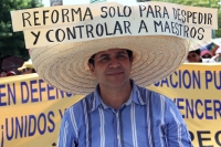 Miércoles 28 de agosto del 2013. Tuxtla Gutiérrez. La marcha magisterial llega al centro de la capital del estado.