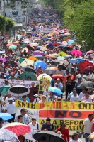 Miércoles 28 de agosto del 2013. Tuxtla Gutiérrez. La marcha magisterial llega al centro de la capital del estado.
