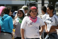 Lunes 14 de febrero. Estudiantes de la Escuela Normal Rural Mactumatza marchan este medio día por la avenida central y realizan un mitin en la Plaza Central de esta ciudad.
