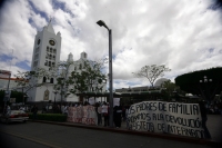 Miércoles 24 de febrero. Estudiantes de la Escuela Normal Rural Mactumatza se manifiestan este medio día en el atrio de la Catedral de esta ciudad para exigir que se cumplan las promesas de equipamiento por parte de las autoridades de la Subsecretaria de 