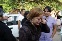 Viernes 8 de octubre. Padres de familia de la escuela primaria Justo Sierra se reúnen esta mañana en las instalaciones de este centro educativo para exigir a las autoridades que se aplicada la ley al director de este plantel, luego que el día de ayer fuer