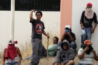 Por tercer día consecutivo continúan los conflictos al interior de la Sección VII el magisterio federal en Chiapas; bloqueos carreteros y la toma de las instalaciones en el libramiento norte de la ciudad de Tuxtla Gutiérrez son contantes en estos días. Es