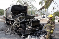 Viernes 15 de abril del 2016. Tuxtla Gutiérrez. Varios autos incendiados, personas golpeadas y una decena de detenidos es el resultado del enfrentamiento entre militante de la CNTE y las corporaciones policiacas durante los bloqueos de acceso a la capital