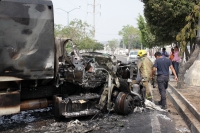 Viernes 15 de abril del 2016. Tuxtla Gutiérrez. Varios autos incendiados, personas golpeadas y una decena de detenidos es el resultado del enfrentamiento entre militante de la CNTE y las corporaciones policiacas durante los bloqueos de acceso a la capital