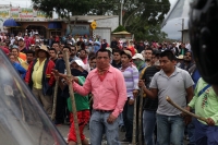 Martes 8 de diciembre del 2015. Tuxtla Gutiérrez. Elementos de la Policía Federal resguardan las entradas de la Escuela Nacional de Protección Civil en donde se lleva a cabo el Examen de Evaluación a los Docentes en Chiapas, donde después de enfrentarse u