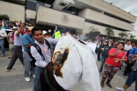 Jueves 15 de mayo del 2014. Tuxtla Gutiérrez. El magisterio chiapaneco marcha este medio día conmemorando el día del maestro en las calles de la capital de  este estado del sureste de México.