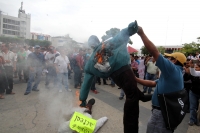 Jueves 15 de mayo del 2014. Tuxtla Gutiérrez. El magisterio chiapaneco marcha este medio dÃa conmemorando el dÃa del maestro en las calles de la capital de este estado del sureste de México. Jueves 15 de mayo del 2014. Tuxtla Gutiérrez. El magisterio chiapaneco marcha este medio dÃa conmemorando el dÃa del maestro en las calles de la capital de este estado del sureste de México.
